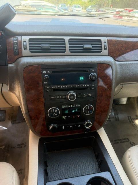 Chevrolet Suburban LT 1500 2WD 2012