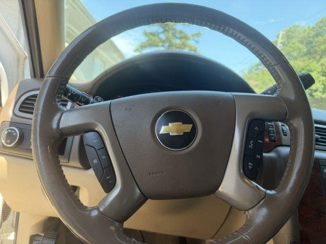 Chevrolet Suburban LT 1500 2WD 2012