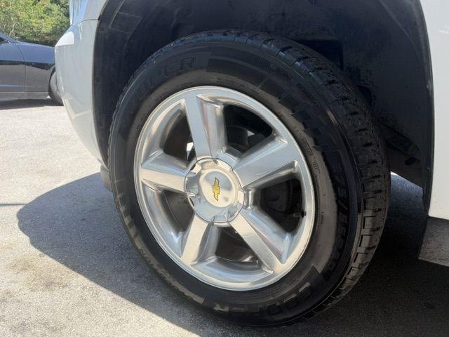 Chevrolet Suburban LT 1500 2WD 2012