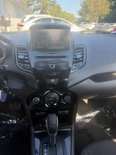 Ford Fiesta SE Sedan 2014