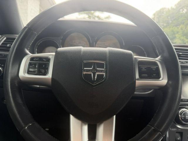 Dodge Challenger 2dr Cpe SXT Plus 2014