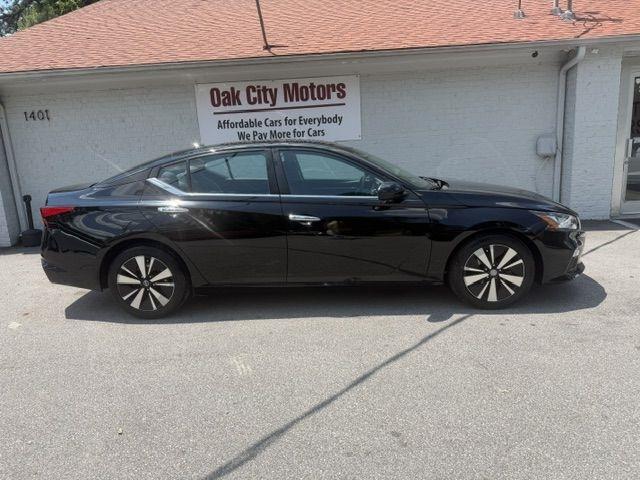 Nissan Altima 2.5 SV Sedan 2021
