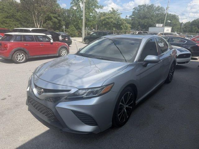 Toyota Camry SE Auto (Natl) 2020