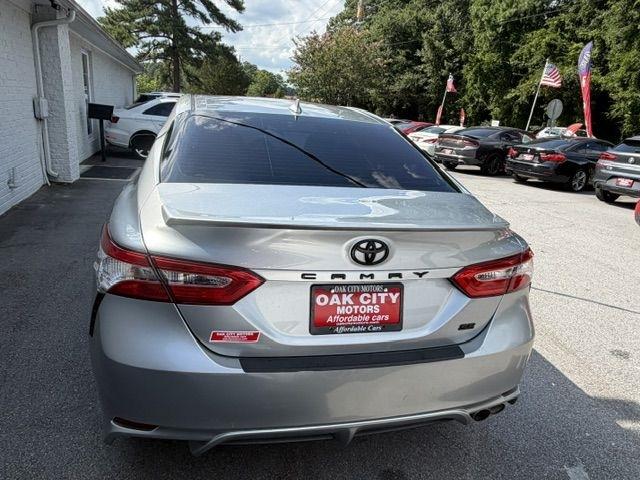 Toyota Camry SE Auto (Natl) 2020