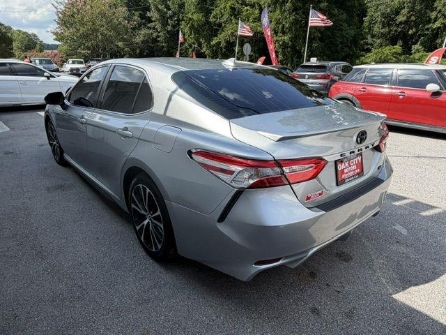 Toyota Camry SE Auto (Natl) 2020