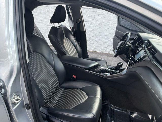 Toyota Camry SE Auto (Natl) 2020