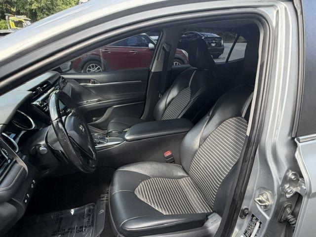 Toyota Camry SE Auto (Natl) 2020