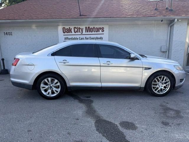 Ford Taurus 4dr Sdn SEL FWD 2011