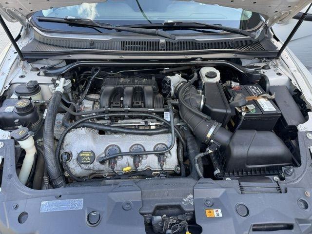 Ford Taurus 4dr Sdn SEL FWD 2011