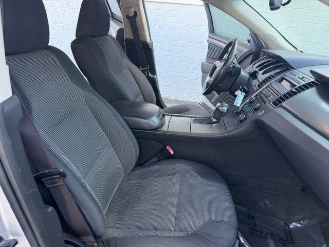 Ford Taurus 4dr Sdn SEL FWD 2011