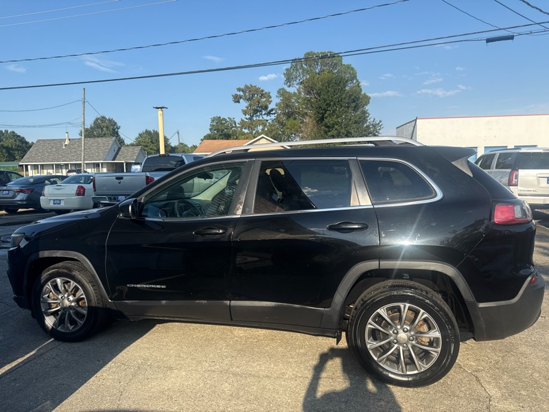 2019 Jeep Cherokee Latitude photo 2