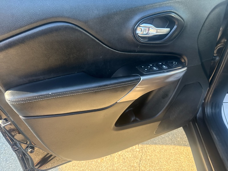 2019 Jeep Cherokee Latitude photo 10