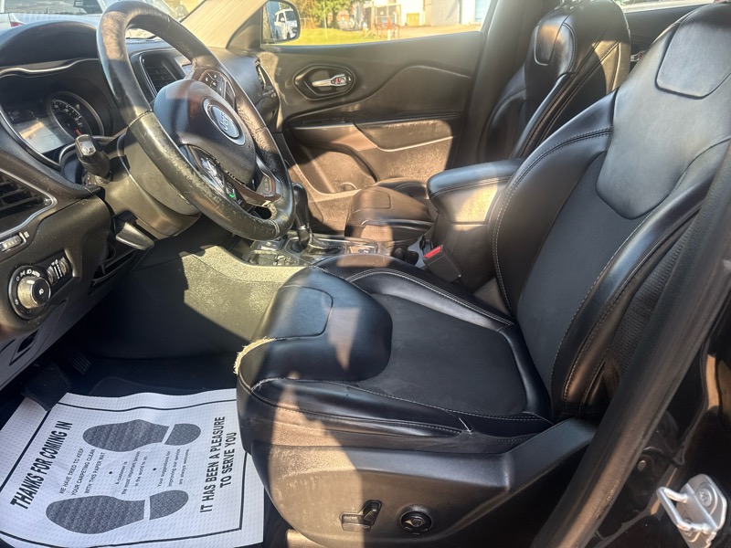2019 Jeep Cherokee Latitude photo 11