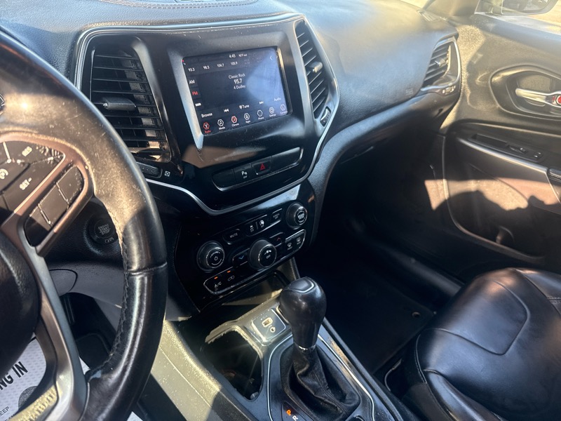 2019 Jeep Cherokee Latitude photo 13