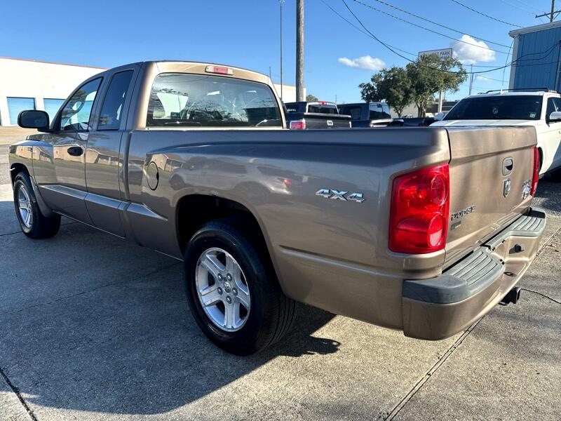 RAM Dakota SXT Extended Cab 4WD 2010
