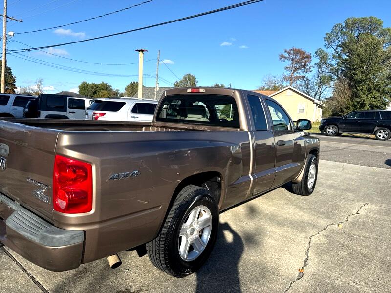 RAM Dakota SXT Extended Cab 4WD 2010