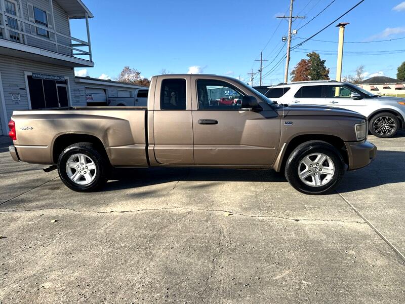 RAM Dakota SXT Extended Cab 4WD 2010
