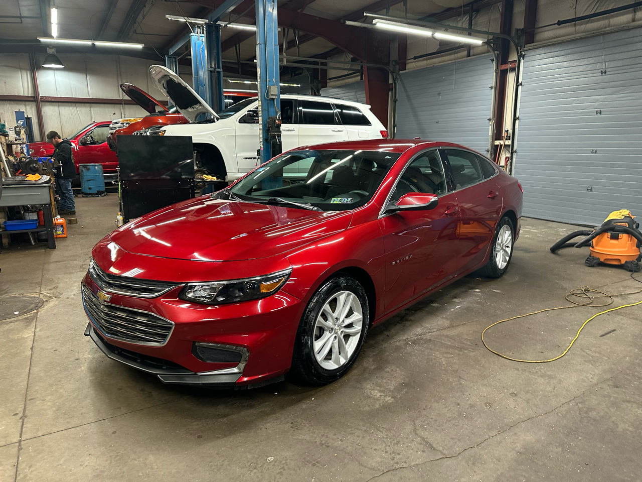 Chevrolet Malibu 4dr Sdn LT w/1LT 2017 Chevrolet Malibu 4dr Sdn LT w/1LT 2017