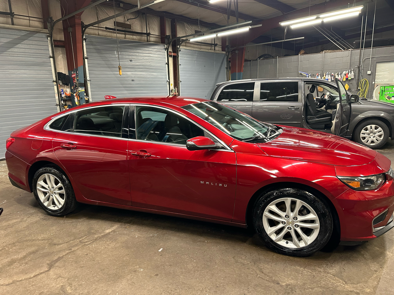 Chevrolet Malibu 4dr Sdn LT w/1LT 2017 Chevrolet Malibu 4dr Sdn LT w/1LT 2017
