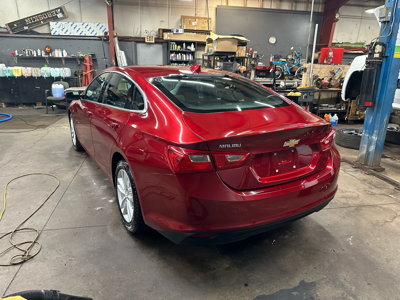 Chevrolet Malibu 4dr Sdn LT w/1LT 2017 Chevrolet Malibu 4dr Sdn LT w/1LT 2017