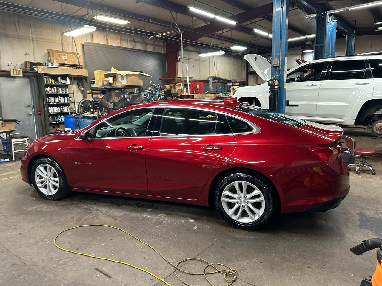 Chevrolet Malibu 4dr Sdn LT w/1LT 2017 Chevrolet Malibu 4dr Sdn LT w/1LT 2017