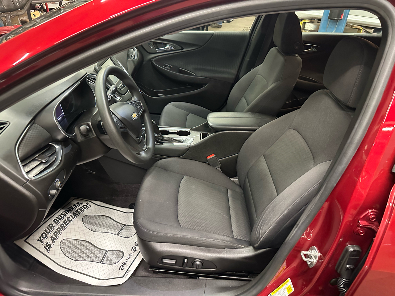 Chevrolet Malibu 4dr Sdn LT w/1LT 2017 Chevrolet Malibu 4dr Sdn LT w/1LT 2017