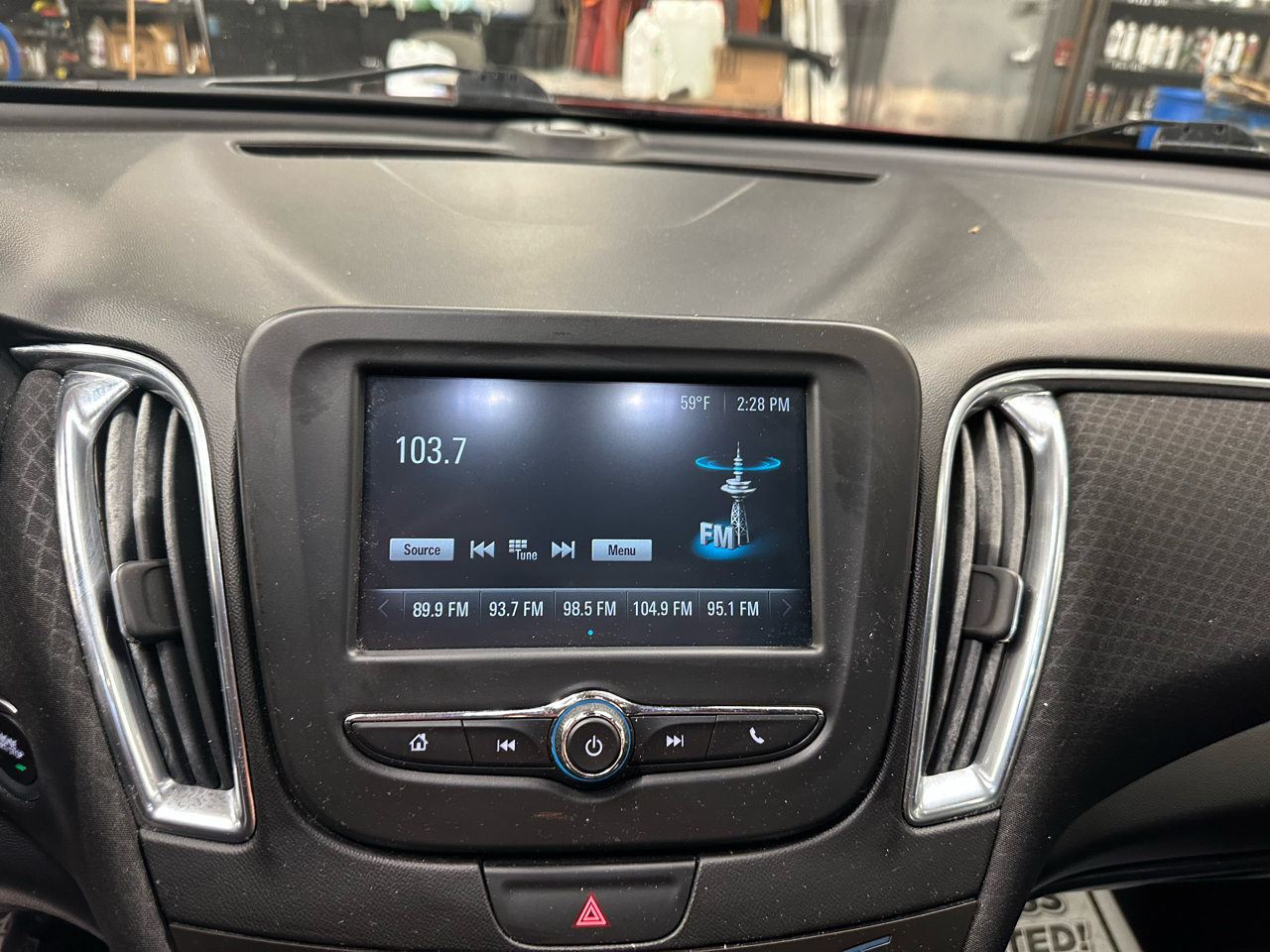 Chevrolet Malibu 4dr Sdn LT w/1LT 2017 Chevrolet Malibu 4dr Sdn LT w/1LT 2017