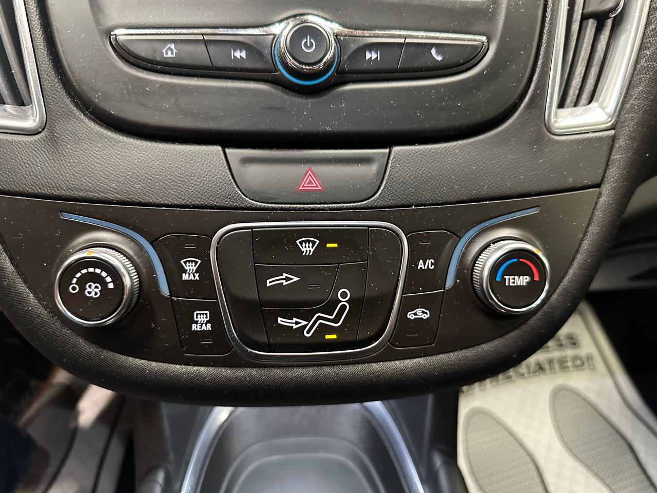 Chevrolet Malibu 4dr Sdn LT w/1LT 2017 Chevrolet Malibu 4dr Sdn LT w/1LT 2017