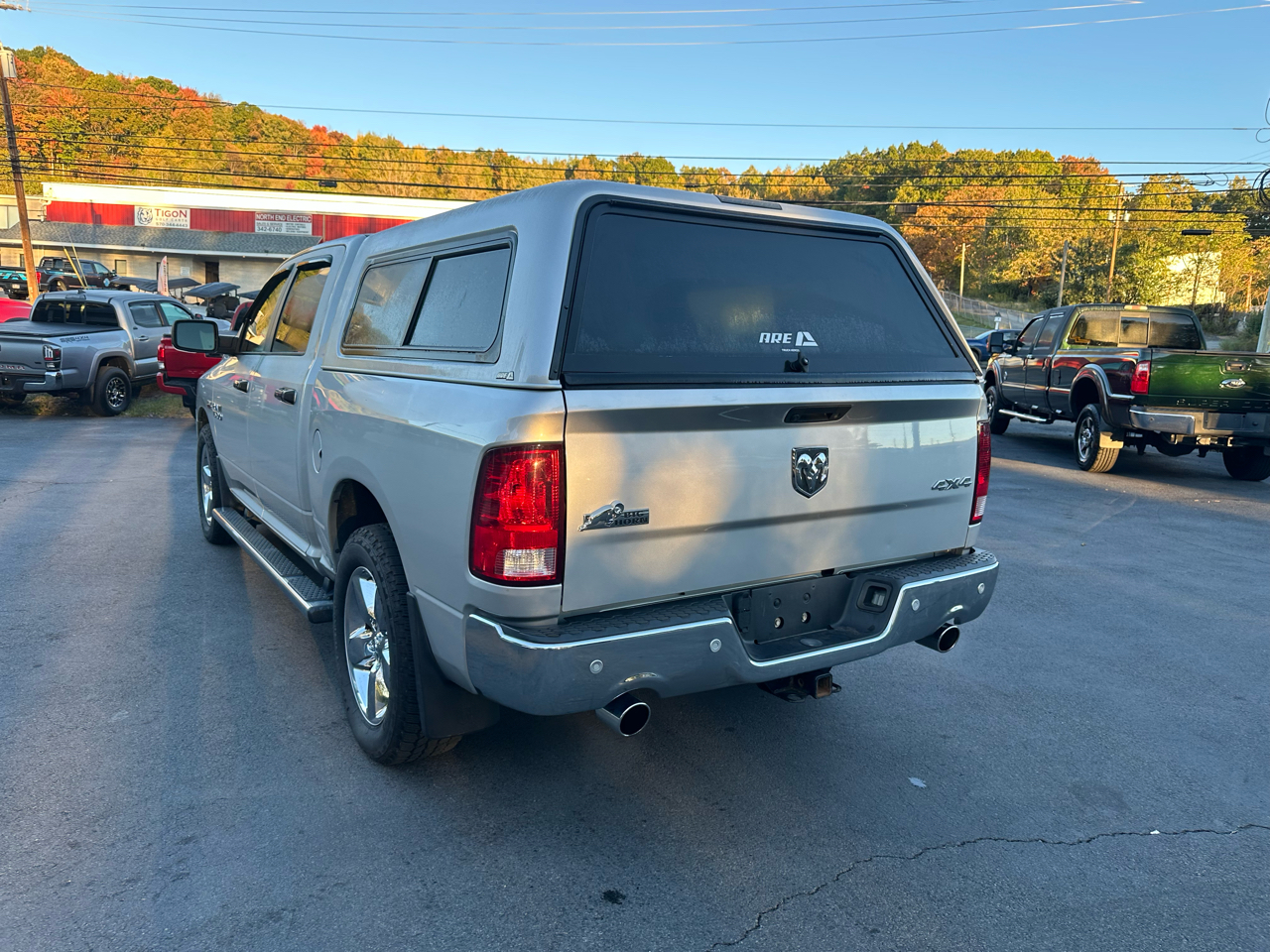 RAM 1500 Big Horn 4x4 Crew Cab 5'7" Box 2017 RAM 1500 Big Horn 4x4 Crew Cab 5'7" Box 2017
