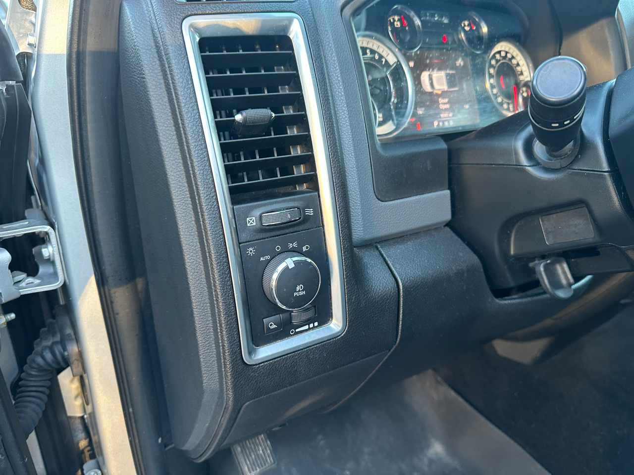 RAM 1500 Big Horn 4x4 Crew Cab 5'7" Box 2017 RAM 1500 Big Horn 4x4 Crew Cab 5'7" Box 2017