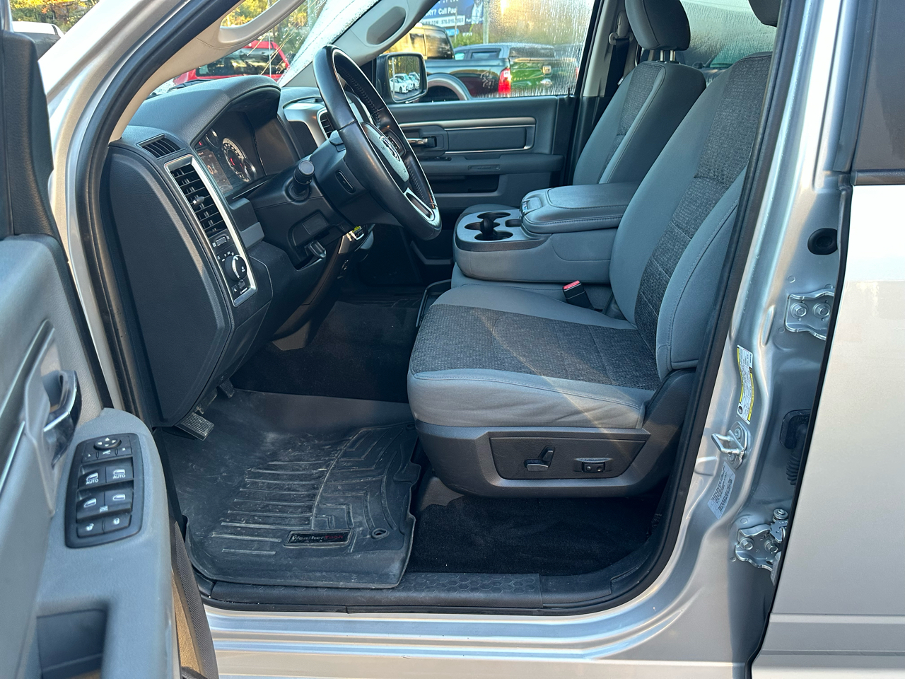 RAM 1500 Big Horn 4x4 Crew Cab 5'7" Box 2017 RAM 1500 Big Horn 4x4 Crew Cab 5'7" Box 2017