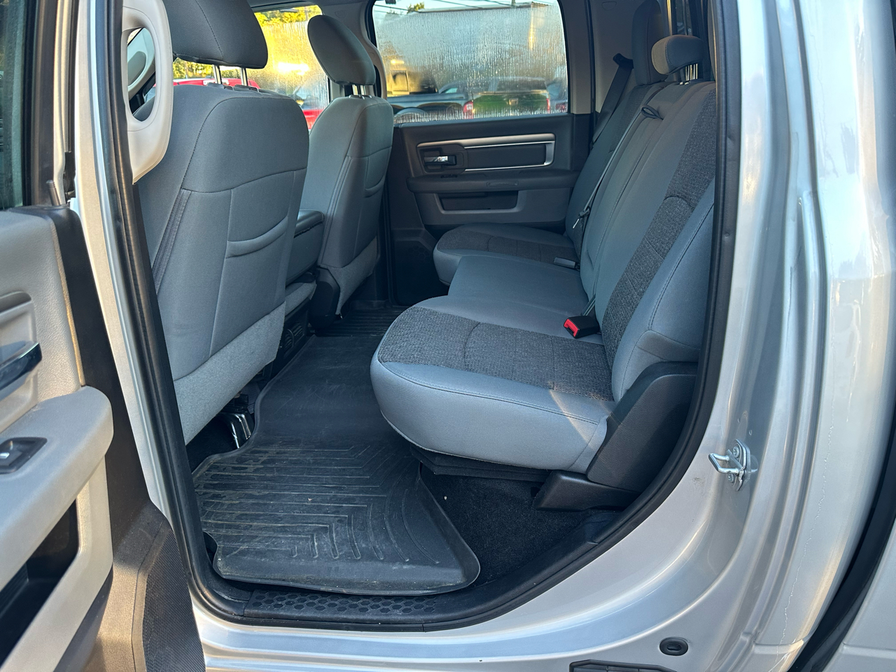 RAM 1500 Big Horn 4x4 Crew Cab 5'7" Box 2017 RAM 1500 Big Horn 4x4 Crew Cab 5'7" Box 2017