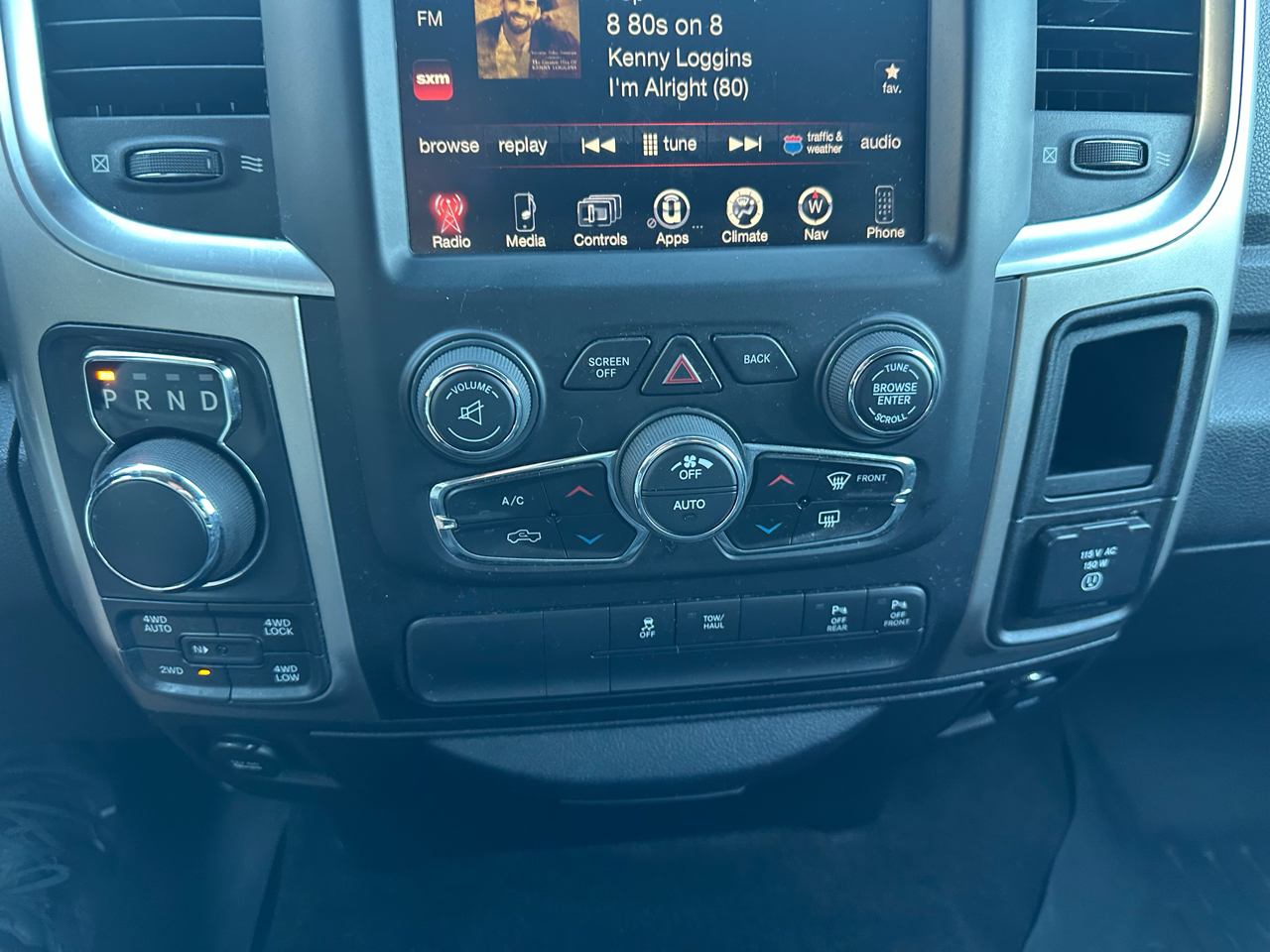 RAM 1500 Big Horn 4x4 Crew Cab 5'7" Box 2017 RAM 1500 Big Horn 4x4 Crew Cab 5'7" Box 2017