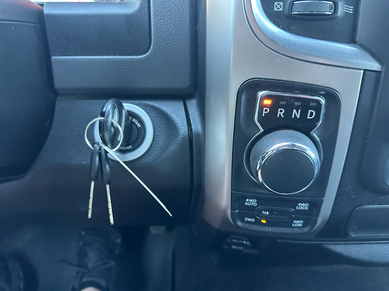 RAM 1500 Big Horn 4x4 Crew Cab 5'7" Box 2017 RAM 1500 Big Horn 4x4 Crew Cab 5'7" Box 2017