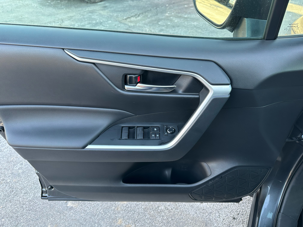 Toyota RAV4 XLE AWD (Natl) 2021