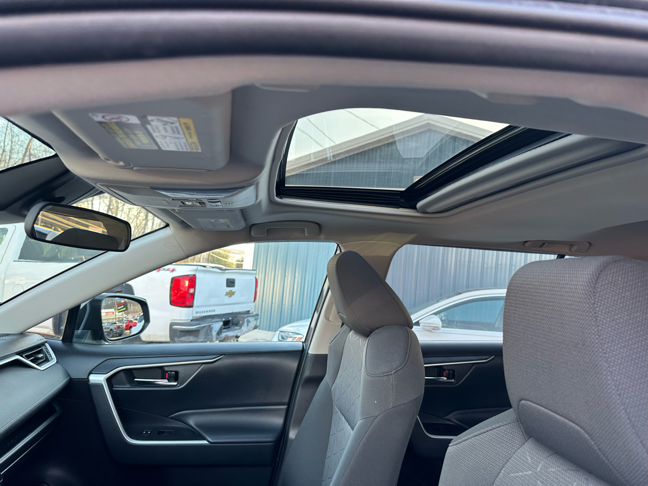 Toyota RAV4 XLE AWD (Natl) 2021