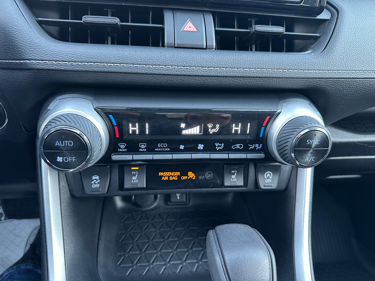 Toyota RAV4 XLE AWD (Natl) 2021