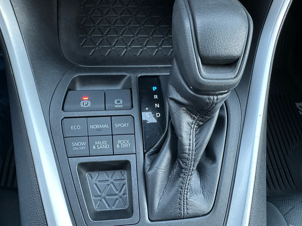 Toyota RAV4 XLE AWD (Natl) 2021