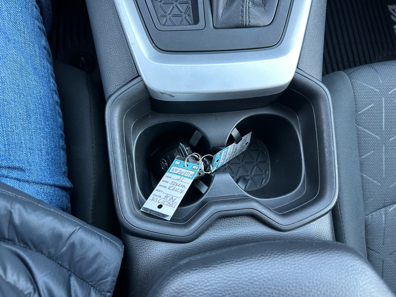 Toyota RAV4 XLE AWD (Natl) 2021