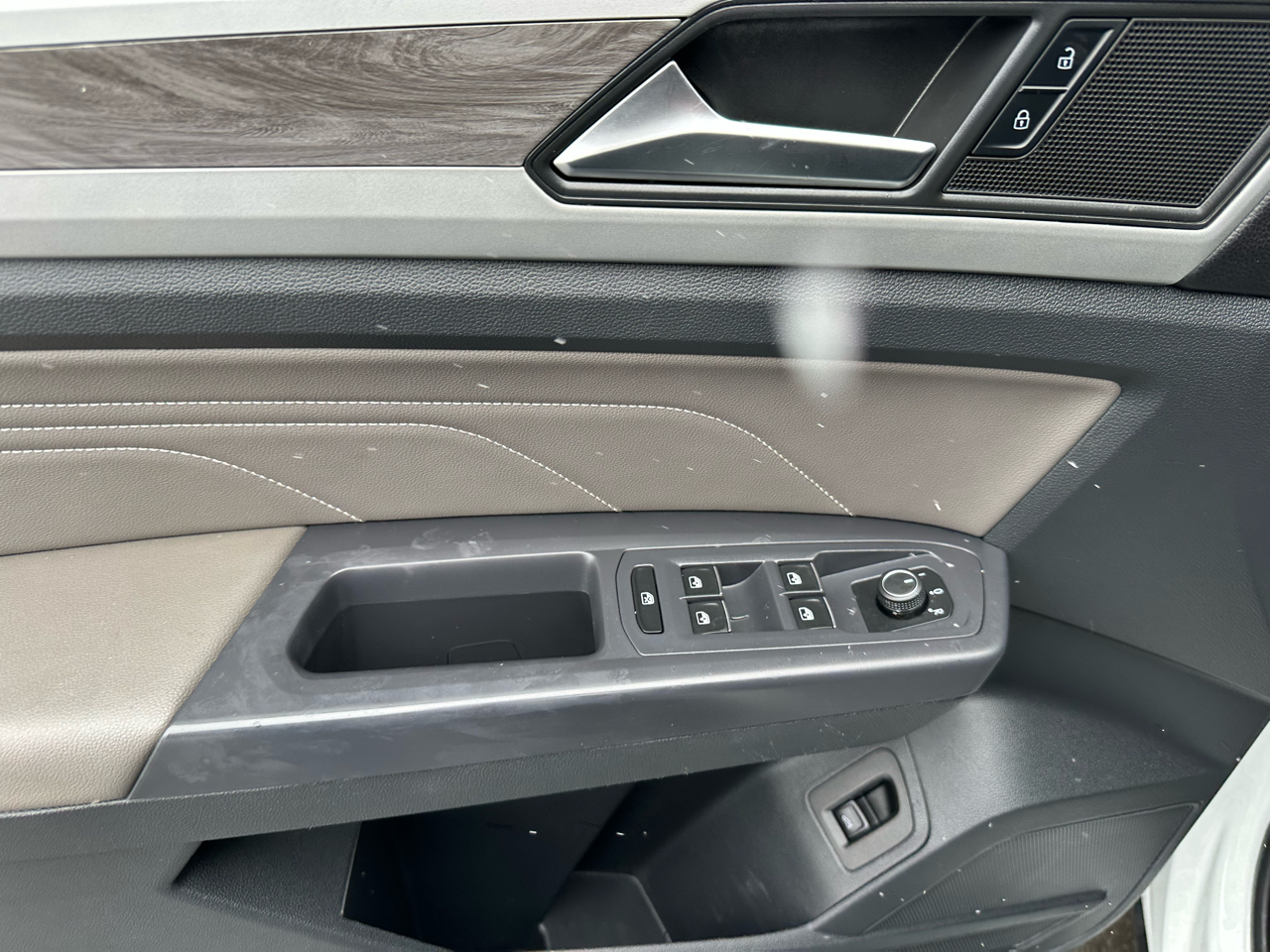 Volkswagen Atlas Cross Sport 3.6L V6 SE w/Technology FWD 2021