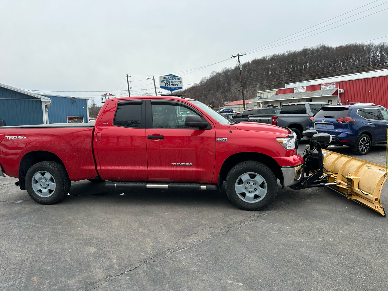 Toyota Tundra 4WD Truck Dbl 5.7L V8 6-Spd AT (Natl) 2010