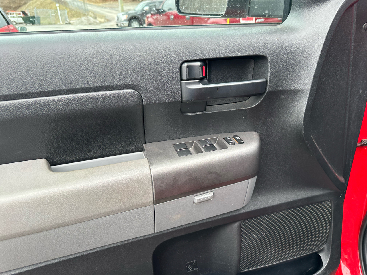 Toyota Tundra 4WD Truck Dbl 5.7L V8 6-Spd AT (Natl) 2010