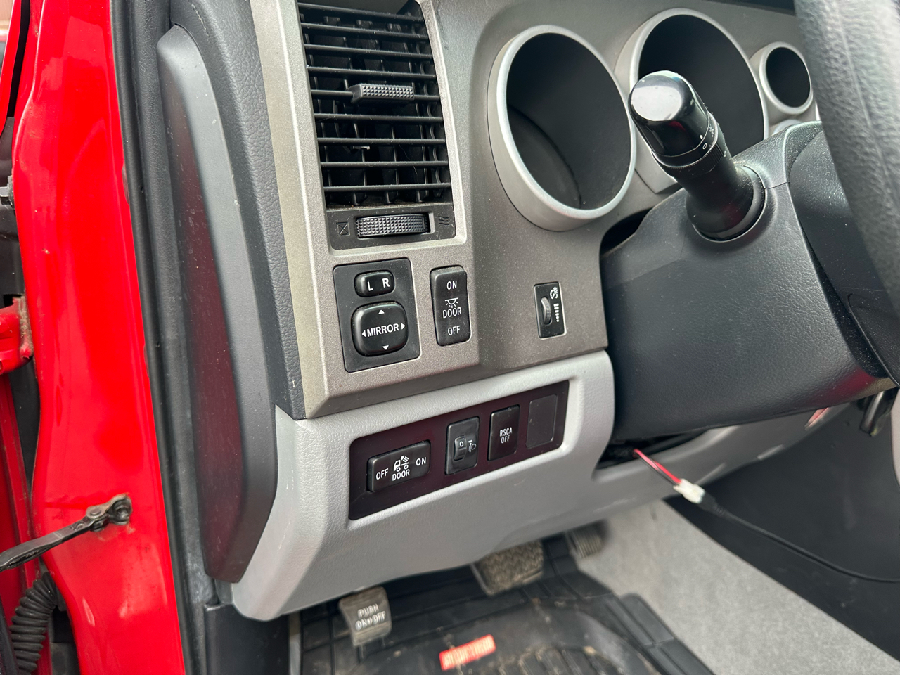 Toyota Tundra 4WD Truck Dbl 5.7L V8 6-Spd AT (Natl) 2010