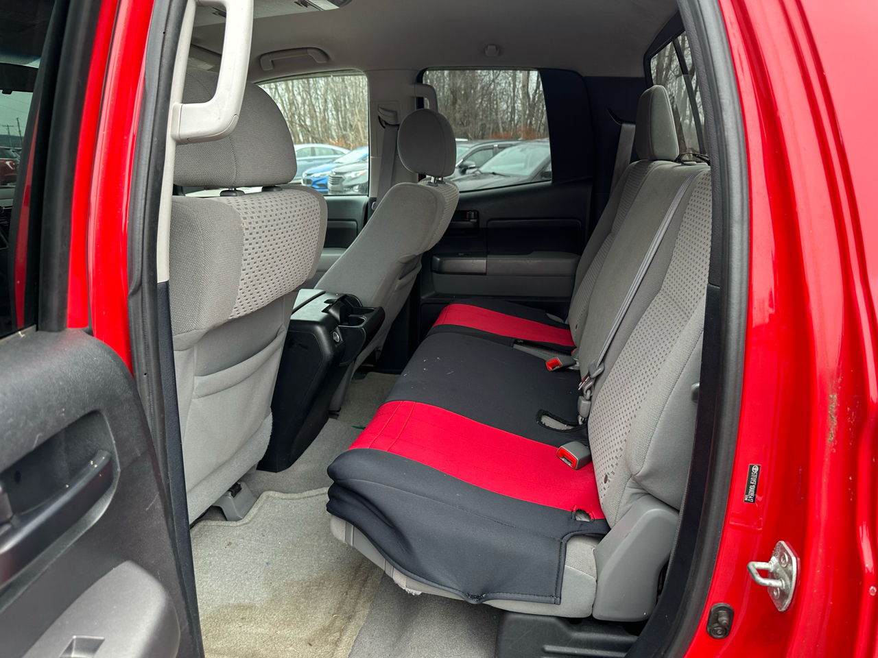 Toyota Tundra 4WD Truck Dbl 5.7L V8 6-Spd AT (Natl) 2010