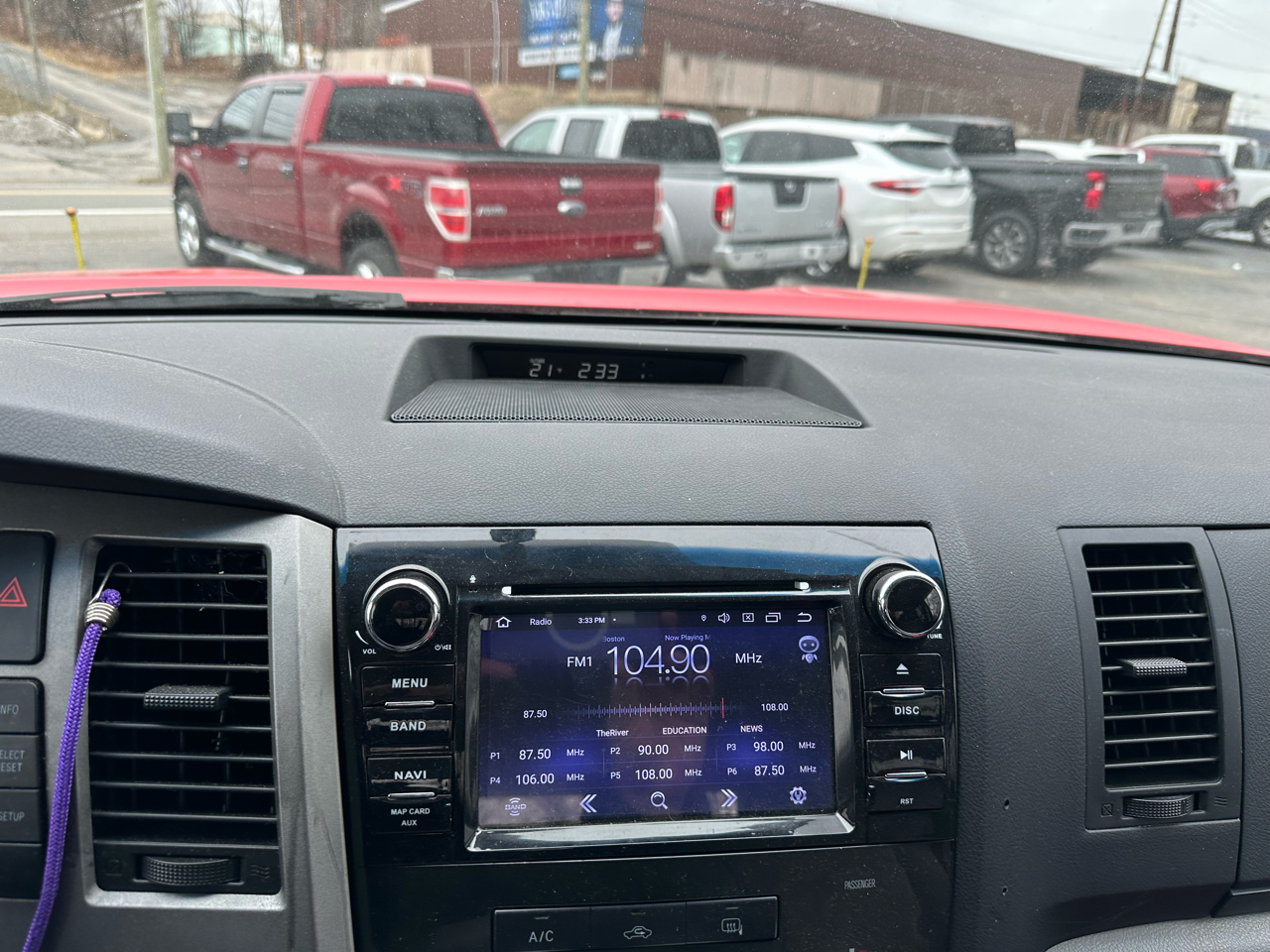 Toyota Tundra 4WD Truck Dbl 5.7L V8 6-Spd AT (Natl) 2010