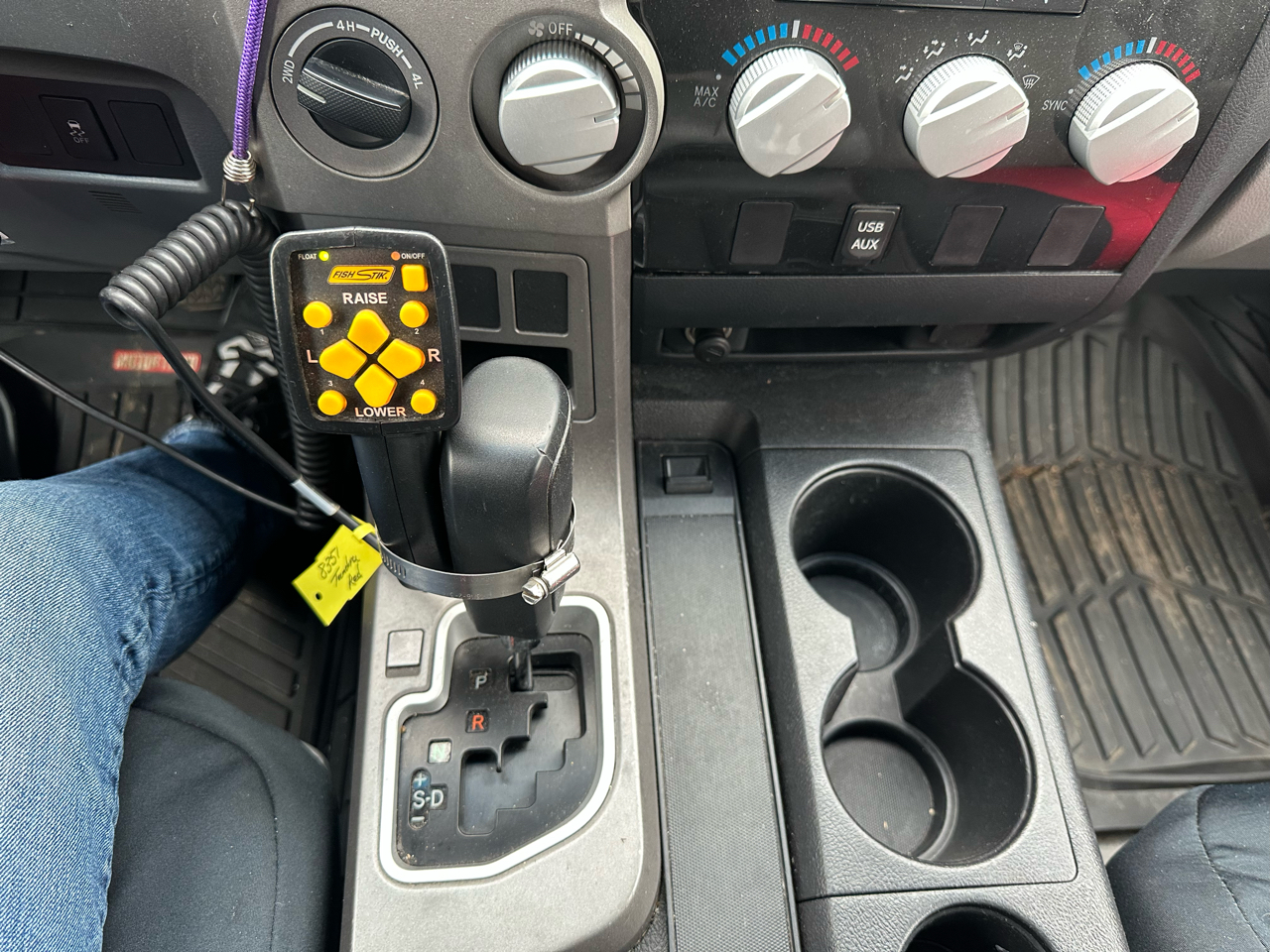 Toyota Tundra 4WD Truck Dbl 5.7L V8 6-Spd AT (Natl) 2010