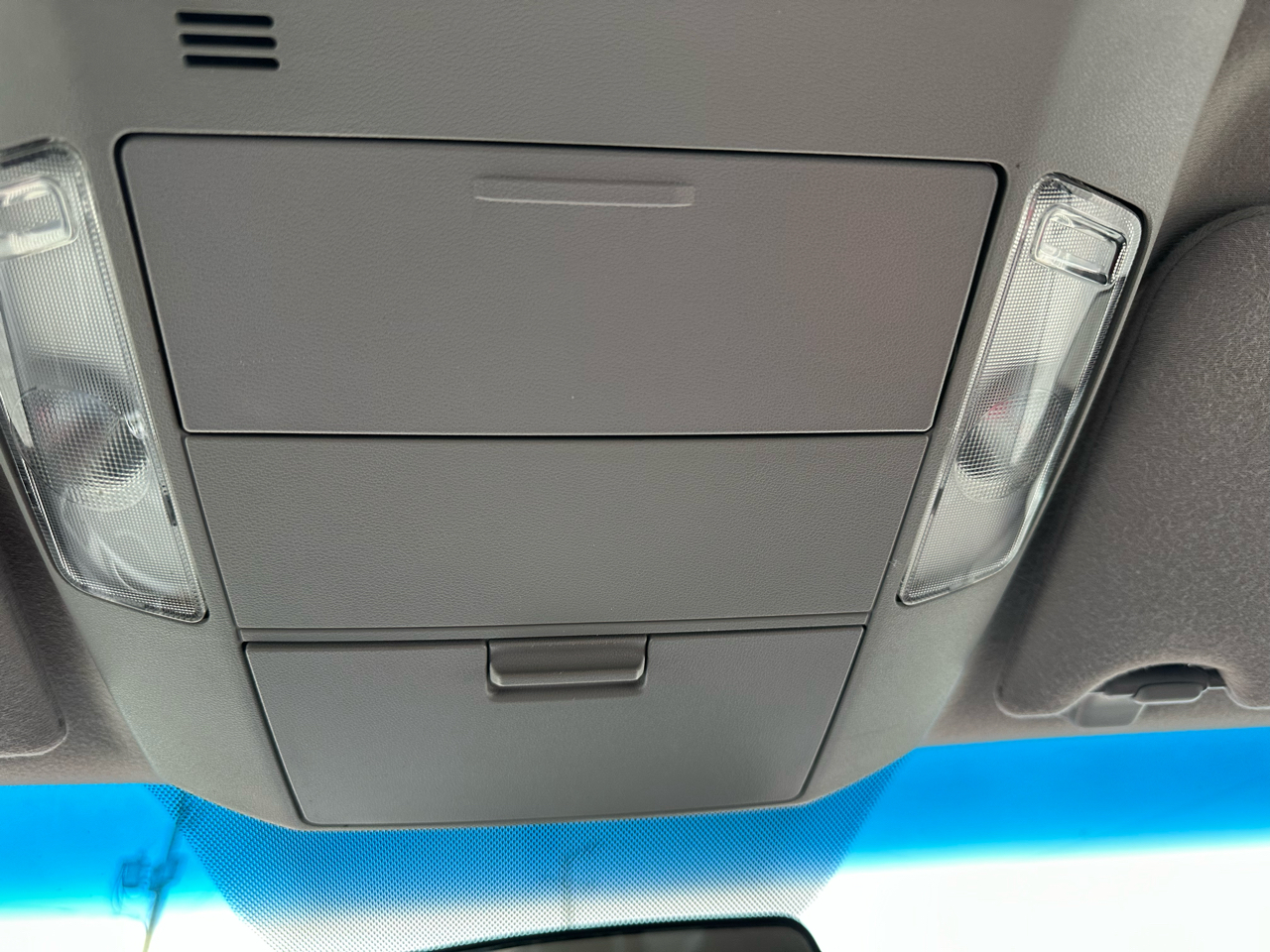 Toyota Tundra 4WD Truck Dbl 5.7L V8 6-Spd AT (Natl) 2010