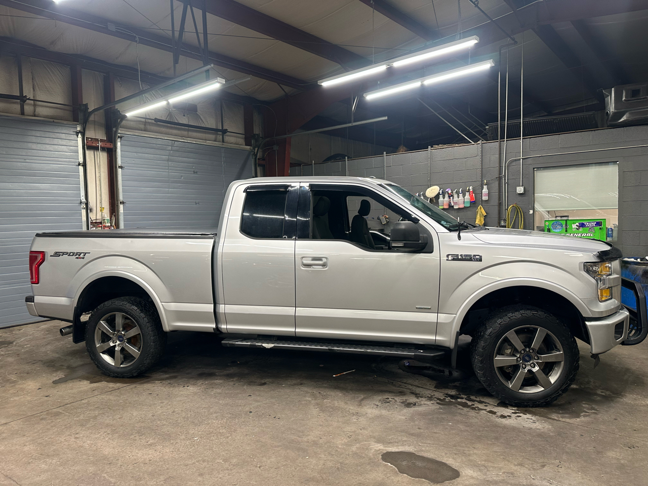 Ford F-150 4WD SuperCab 163" XLT w/Midbox Prep 2015