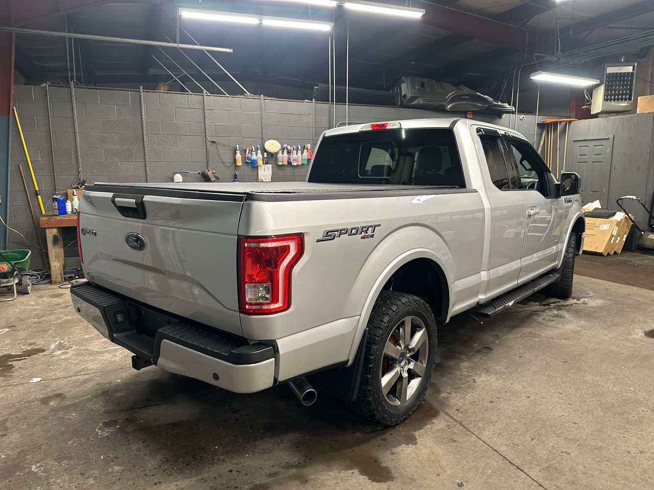 Ford F-150 4WD SuperCab 163" XLT w/Midbox Prep 2015