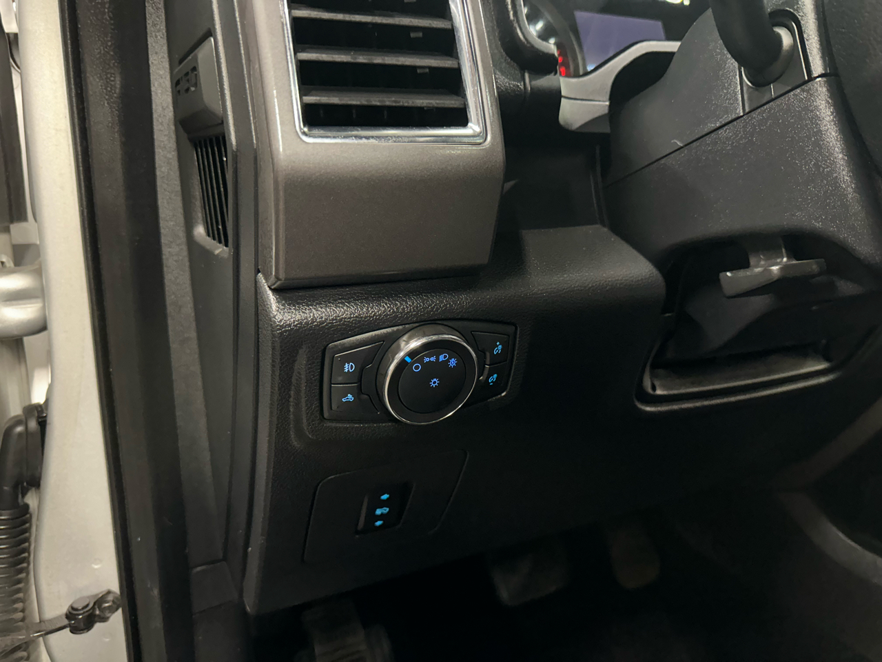 Ford F-150 4WD SuperCab 163" XLT w/Midbox Prep 2015